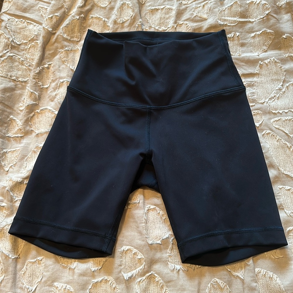 Women’s lululemon wunder train high rise shorts 4”